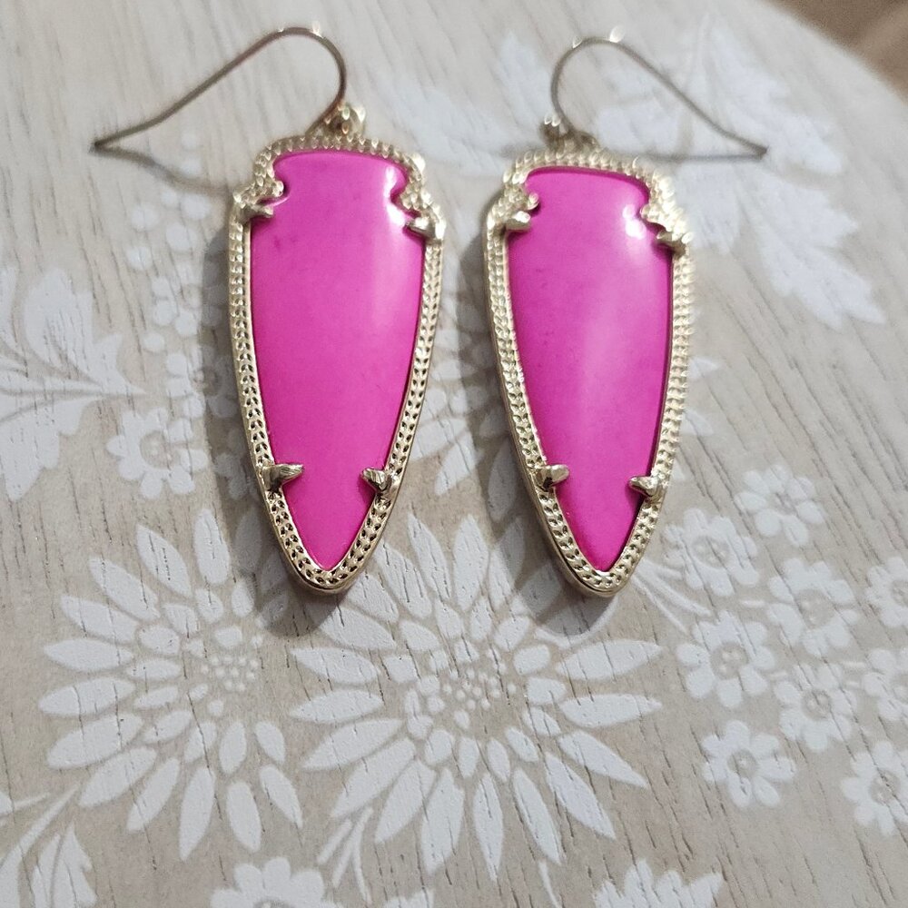Kendra Scott Magenta Pink Arrow Arrowhead Sky Gold Drop Earrings